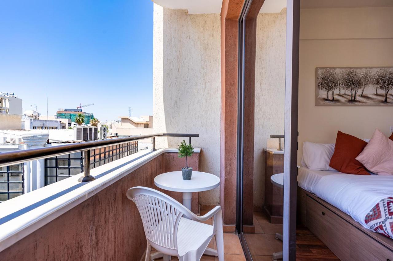 Celine'S 2 Bedrooms Apartment In Larnaca Center Εξωτερικό φωτογραφία
